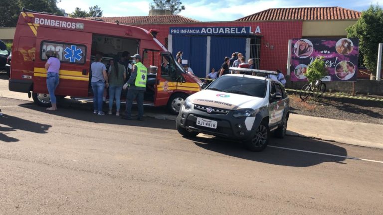 Homem armado com faca invade creche e ataca professores e ...