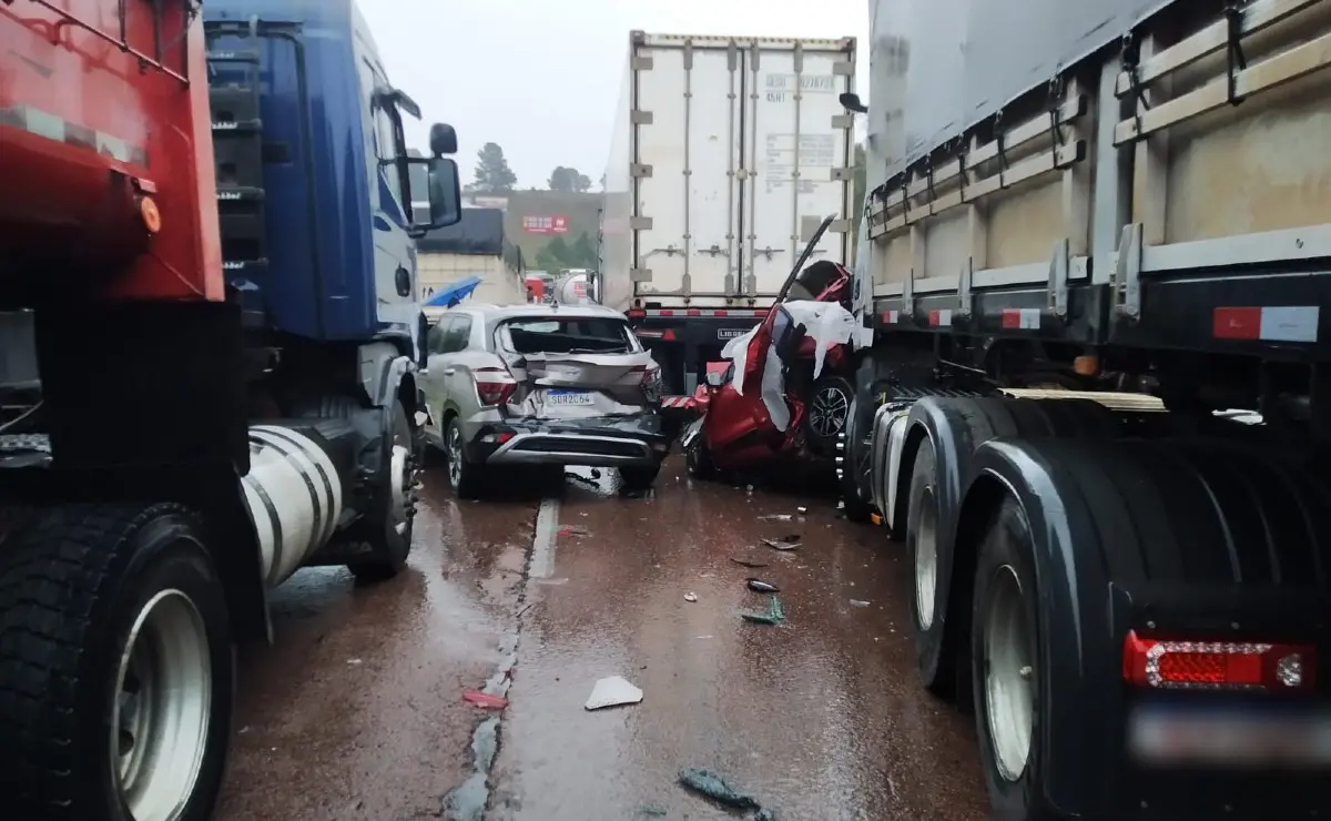 Tragédia na BR-277: Rodovia continua bloqueada após engavetamento - Diário  do Sudoeste