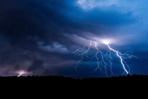 chuva com raios temporais