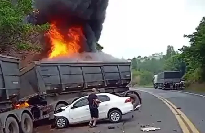 acidente 10 veículos