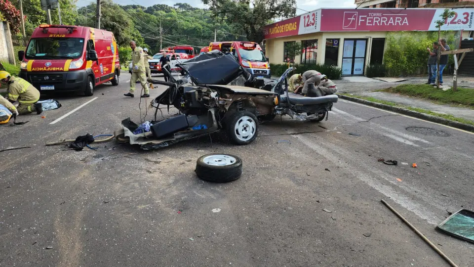 Cinco Jovens Ficam Feridos Em Grave Acidente Em Curitiba Di Rio Do