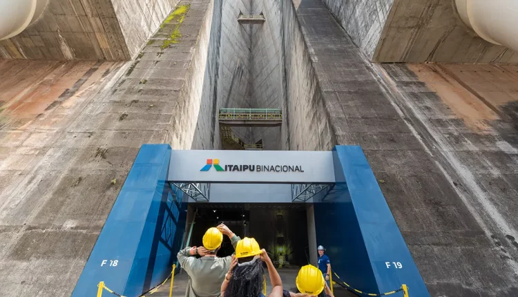 turismo itaipu feriado