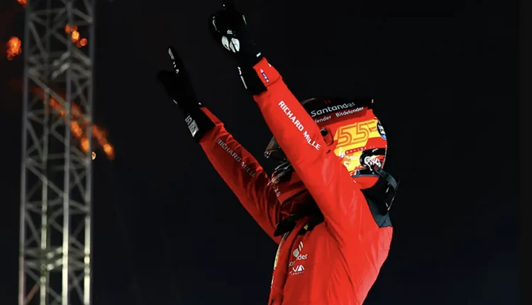 Carlos Sainz vence em Singapura e conquista sua segunda vitória na Fórmula 1