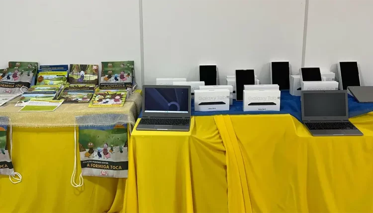 tablets, livros e chromebook